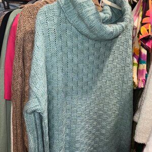 turtleneck  OVERSIZE GAJA SWEATER $32